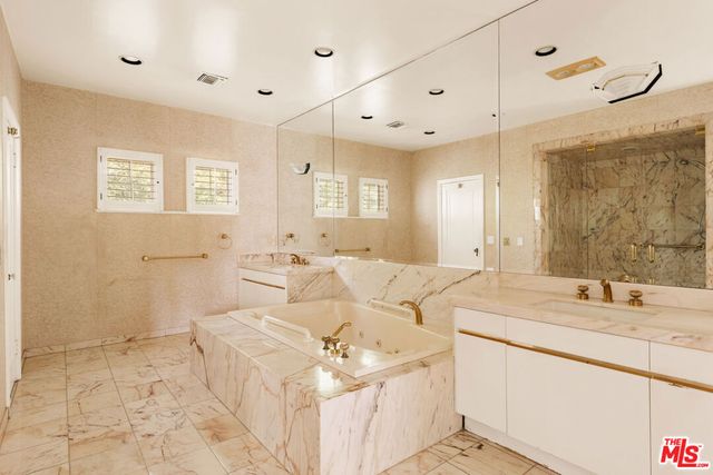 217 S Hudson Avenue, Los Angeles, CA 90004