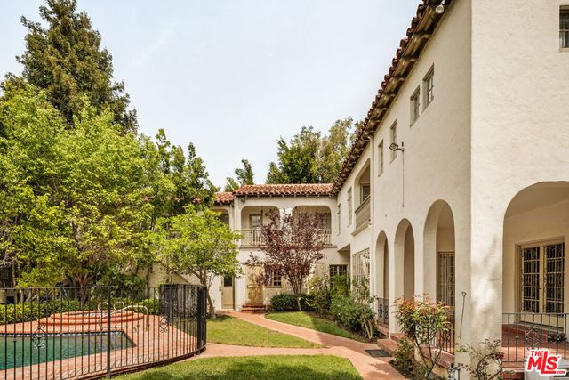 217 S Hudson Avenue, Los Angeles, CA 90004