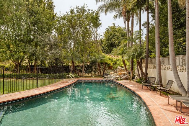 217 S Hudson Avenue, Los Angeles, CA 90004