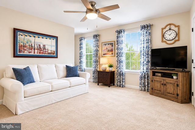 909 COUGAR POINTE CIR, Seven Valleys, PA 17360