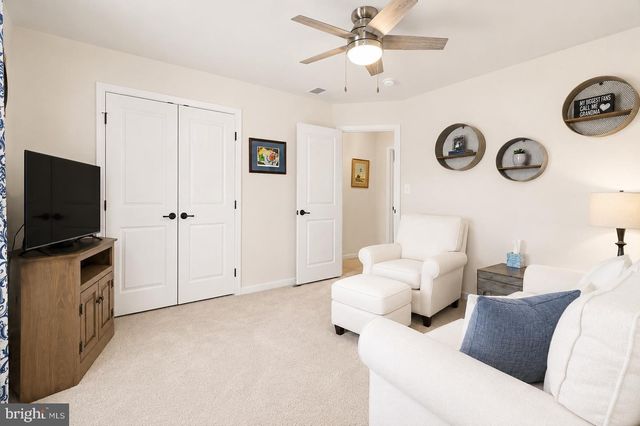 909 COUGAR POINTE CIR, Seven Valleys, PA 17360