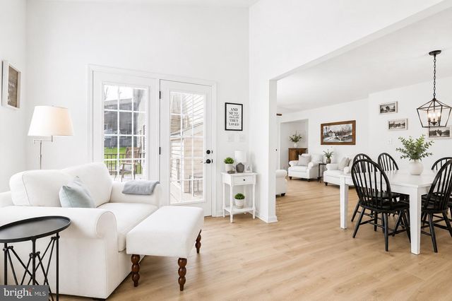 909 COUGAR POINTE CIR, Seven Valleys, PA 17360