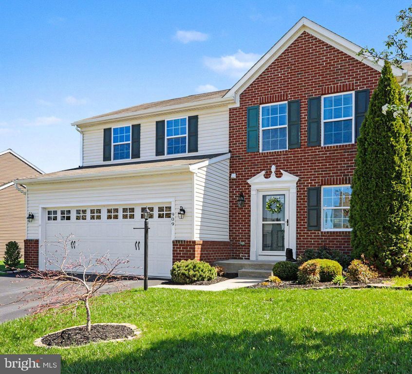 909 COUGAR POINTE CIR, Seven Valleys, PA 17360