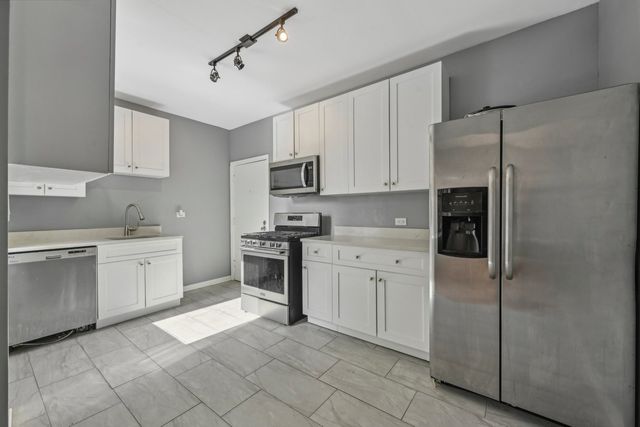 2052 E 69th Street 1B, Chicago, IL 60649