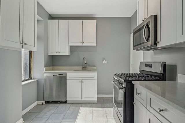 2052 E 69th Street 1B, Chicago, IL 60649