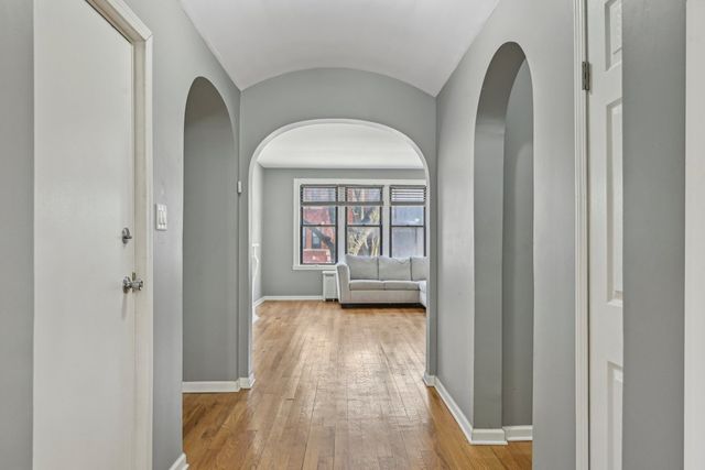 2052 E 69th Street 1B, Chicago, IL 60649