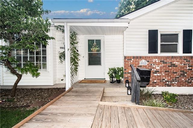 9912 Oakridge Drive, Overland Park, KS 66212