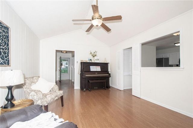 9912 Oakridge Drive, Overland Park, KS 66212