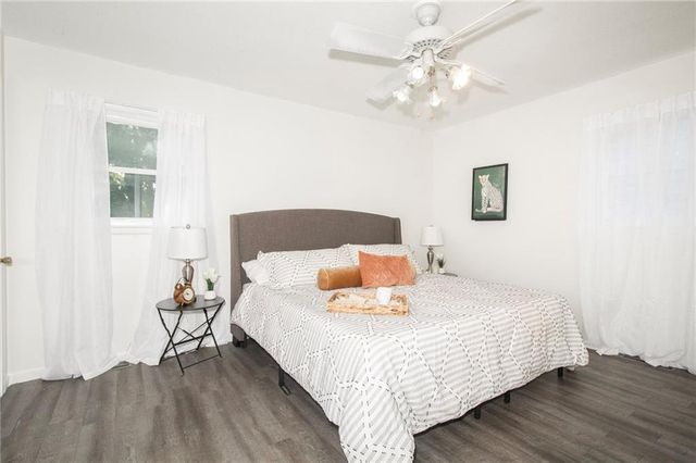 9912 Oakridge Drive, Overland Park, KS 66212