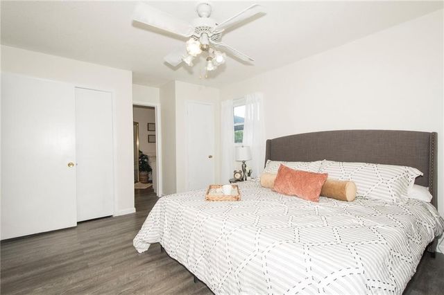 9912 Oakridge Drive, Overland Park, KS 66212