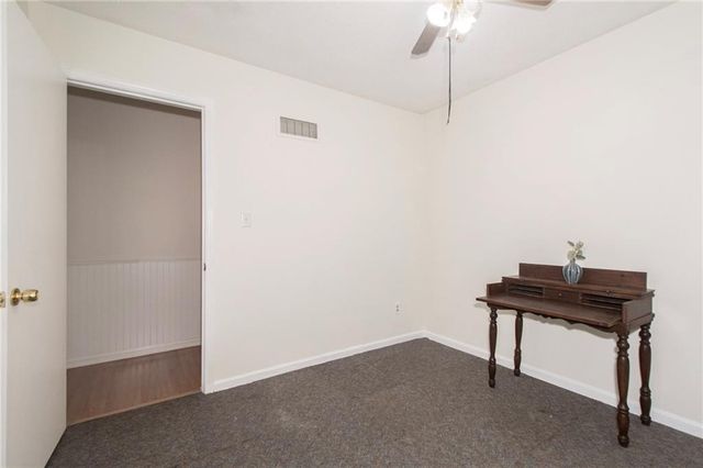 9912 Oakridge Drive, Overland Park, KS 66212