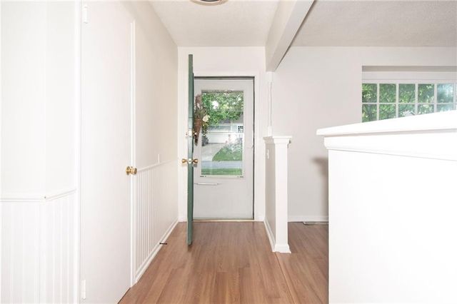 9912 Oakridge Drive, Overland Park, KS 66212