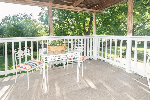 9912 Oakridge Drive, Overland Park, KS 66212