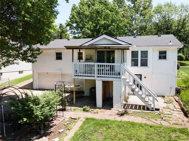 9912 Oakridge Drive, Overland Park, KS 66212