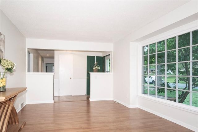 9912 Oakridge Drive, Overland Park, KS 66212