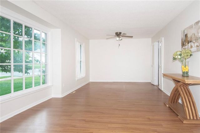 9912 Oakridge Drive, Overland Park, KS 66212