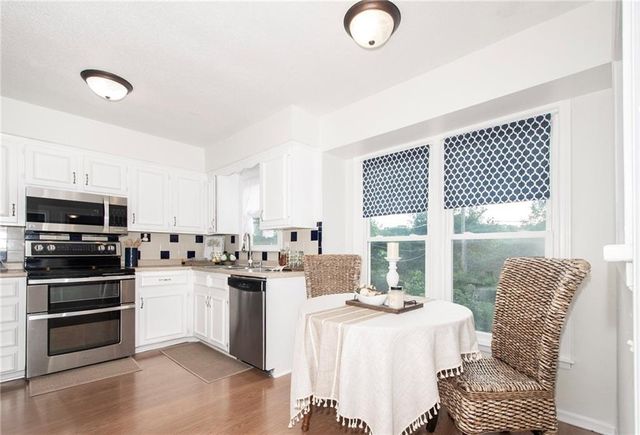 9912 Oakridge Drive, Overland Park, KS 66212