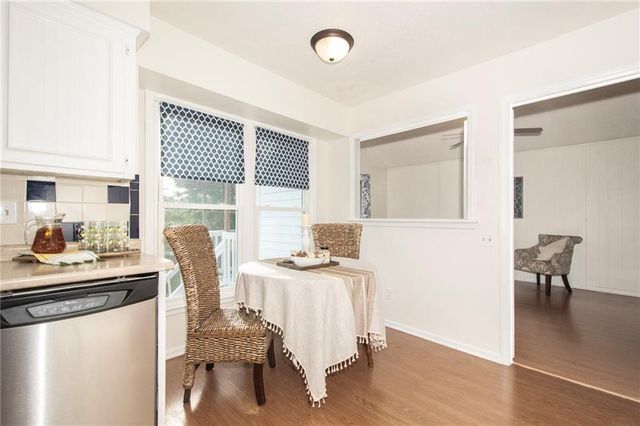 9912 Oakridge Drive, Overland Park, KS 66212