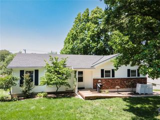 9912 Oakridge Drive, Overland Park, KS 66212