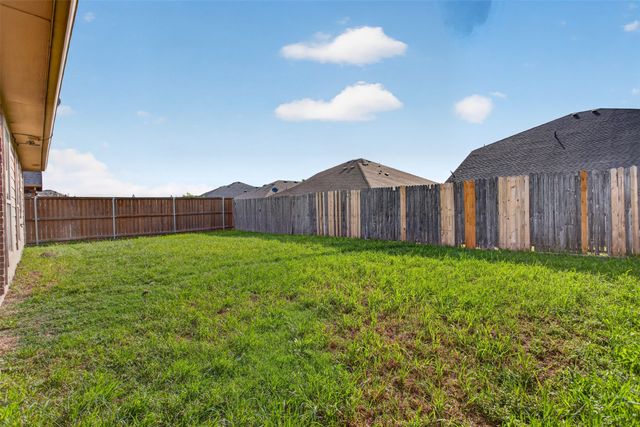 2003 Carriage Road, Heartland, TX 75126
