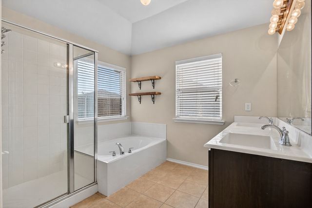 2003 Carriage Road, Heartland, TX 75126