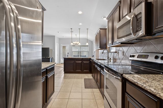 2003 Carriage Road, Heartland, TX 75126