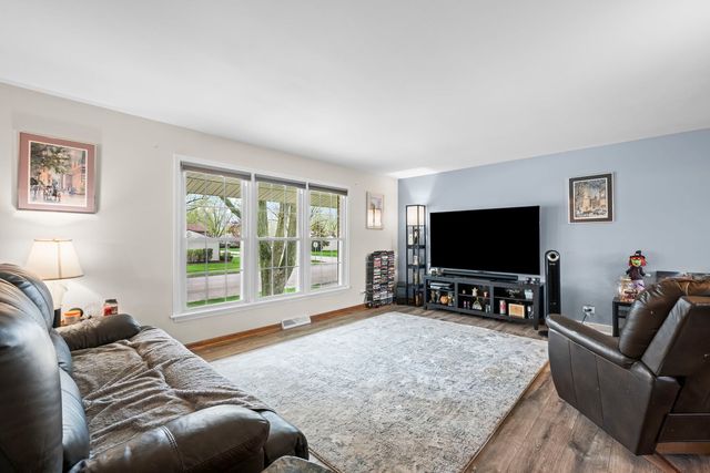 362 N Winston Drive, Palatine, IL 60074