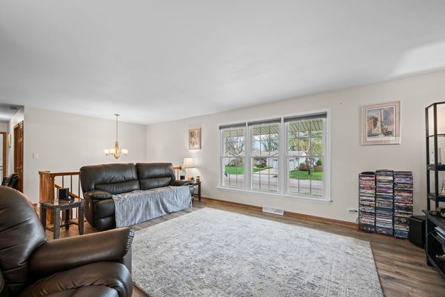 362 N Winston Drive, Palatine, IL 60074