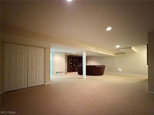 1343 COURTLAND Road, Weirton, WV 26062