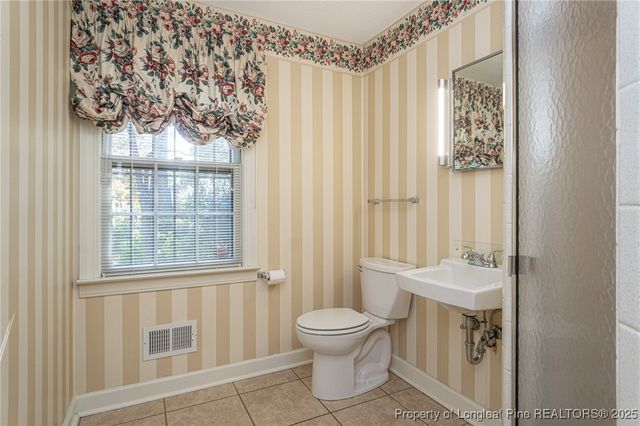 2521 Morganton Road, Fayetteville, NC 28303