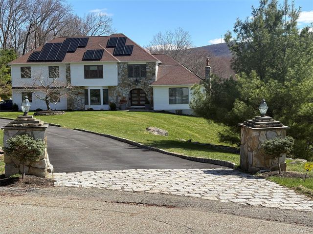 32 Pearce Drive, Highland Mills, NY 10930