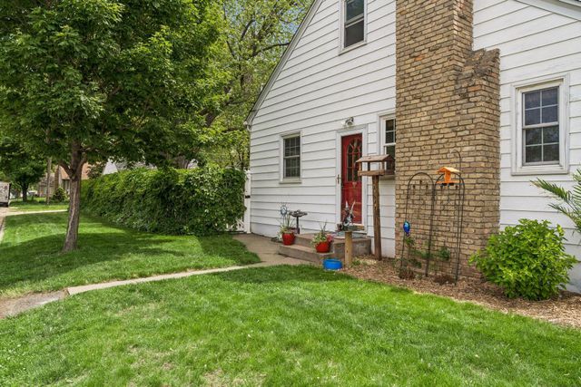 3301 Brownlow Avenue, Saint Louis Park, MN 55426