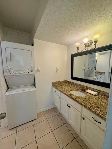 2744 Briarhurst Drive 38, Houston, TX 77057