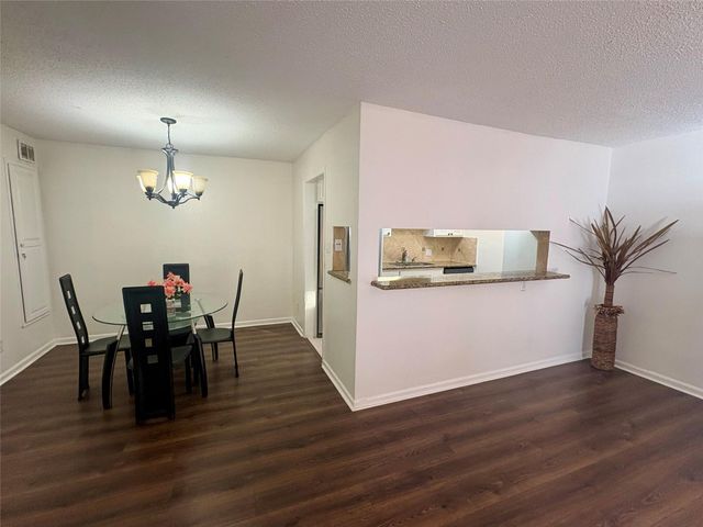 2744 Briarhurst Drive 38, Houston, TX 77057