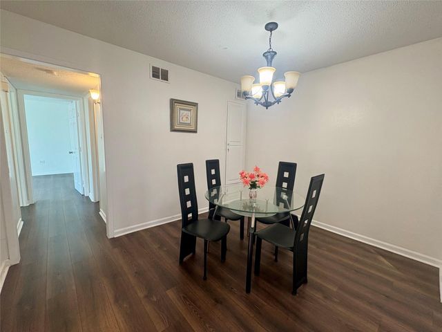 2744 Briarhurst Drive 38, Houston, TX 77057