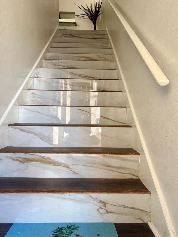 2744 Briarhurst Drive 38, Houston, TX 77057