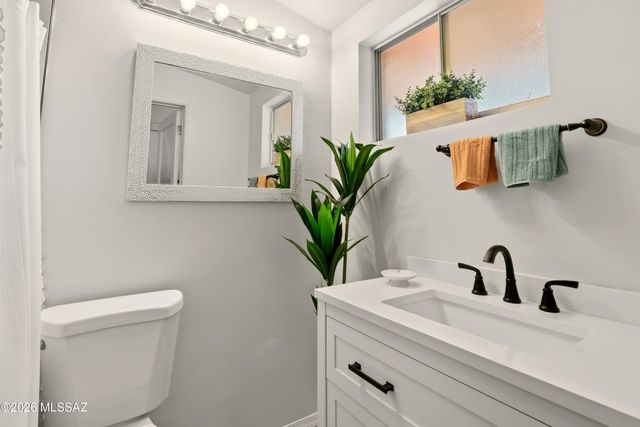 8925 E Bellevue Street, Tucson, AZ 85715