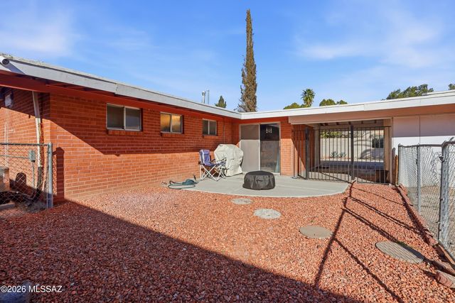 8925 E Bellevue Street, Tucson, AZ 85715
