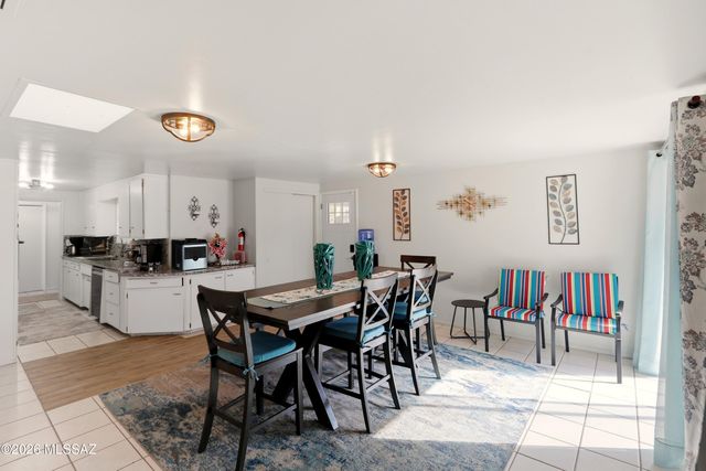 8925 E Bellevue Street, Tucson, AZ 85715