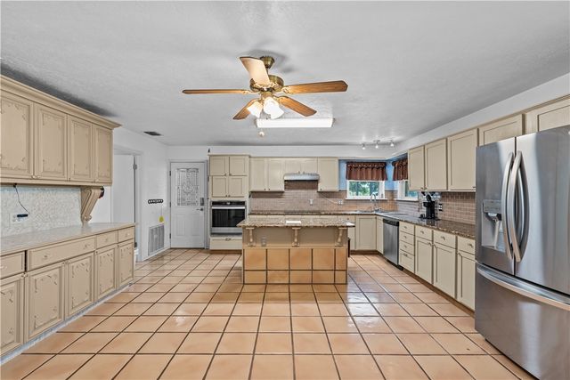 718 E County Road 2340, Riviera, TX 78379