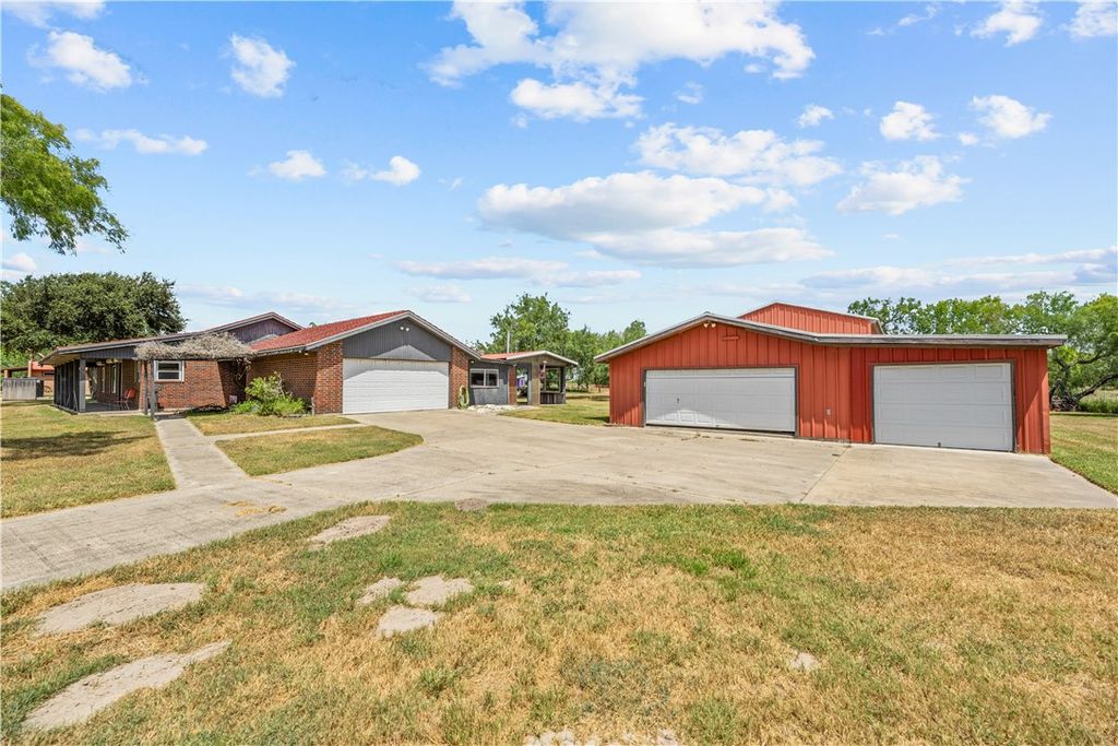 718 E County Road 2340, Riviera, TX 78379