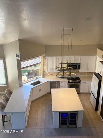 768 E IRMA Lane, Phoenix, AZ 85024