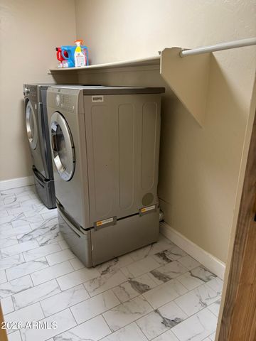 768 E IRMA Lane, Phoenix, AZ 85024