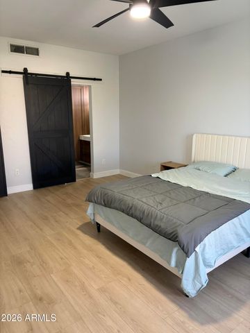 768 E IRMA Lane, Phoenix, AZ 85024