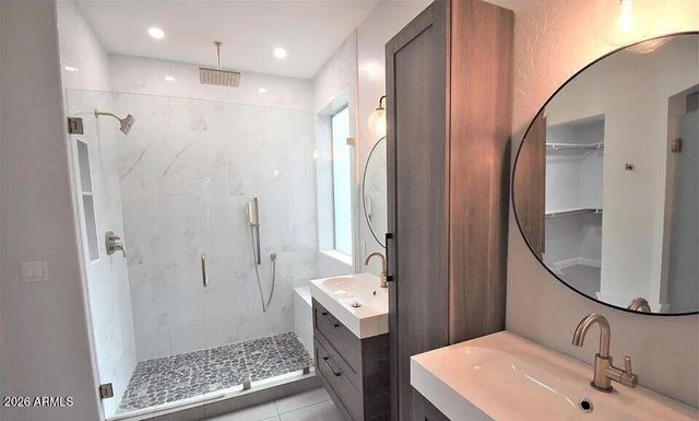 768 E IRMA Lane, Phoenix, AZ 85024