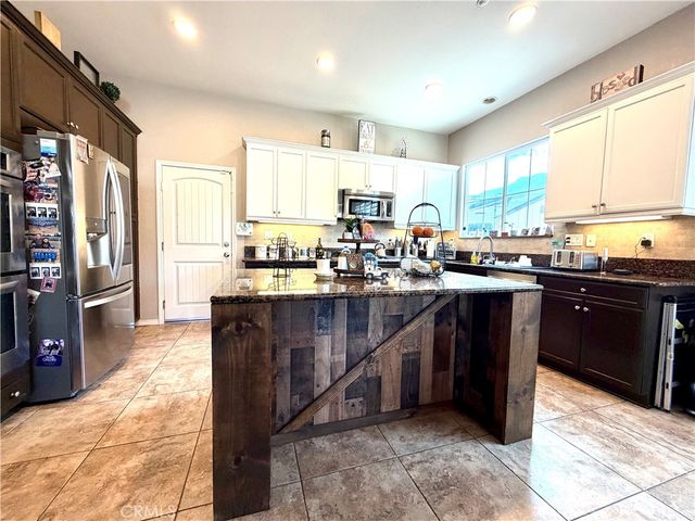 4751 Falconview Court, Fontana, CA 92336