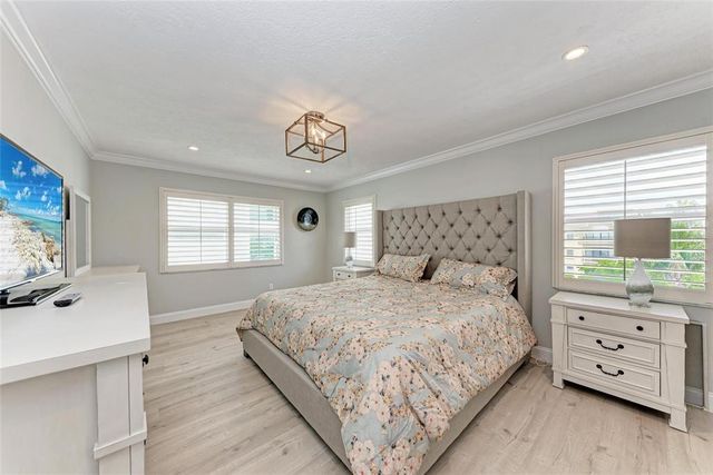 226 GOLDEN GATE POINT 44, Sarasota, FL 34236