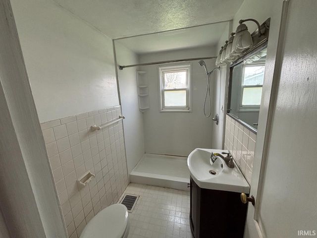 1114 W 17Th Street, Muncie, IN 47302