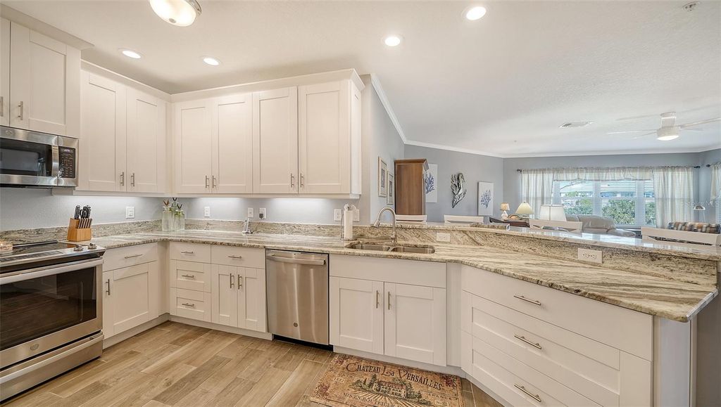 7910 34TH AVENUE W 203, BRADENTON, FL 34209 — photo 4