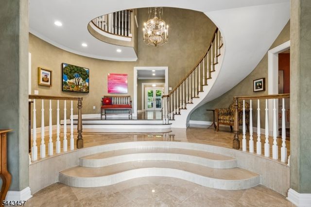 9 Canterbury Ln, Summit City, NJ 07901